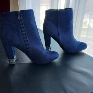 XOXO Yardley Dress Boots Navy Rhinestone Heel Size 7.5 Block Heel Ankle Boots